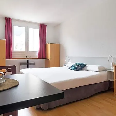 Apart-hotel Access